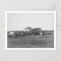 Oglala Tipi em frente à Escola dos Índios dos Esta