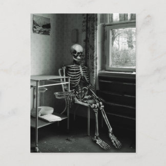 Cartão Postal Oma wartet immer noch auf den Arzt