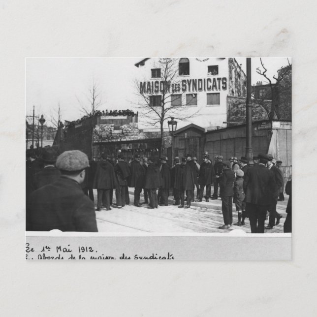 Cartão Postal Os arredores da Maison des Syndicats, (Frente)