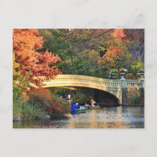 Cartão Postal Outono no Central Park: Boateiras pela Ponte Arco 