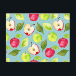 Cartão Postal Padrão de Fruta de Maçãs de Aquarela Cuta<br><div class="desc">Este é um padrão de maçãs. Há maçãs verdes e vermelhas. Um é cortado ao meio. Há também algumas folhas misturadas no padrão. As maçãs eram coloridas em aquarela.</div>