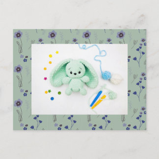 Cartão Postal Padrão Floral e Coelhinho Crochet