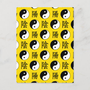 Cartão Postal Padrão Yinyang Chinês de Fundo Amarelo