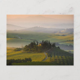 Cartão Postal Paisagem de colinas da Toscana ao nascer do sol