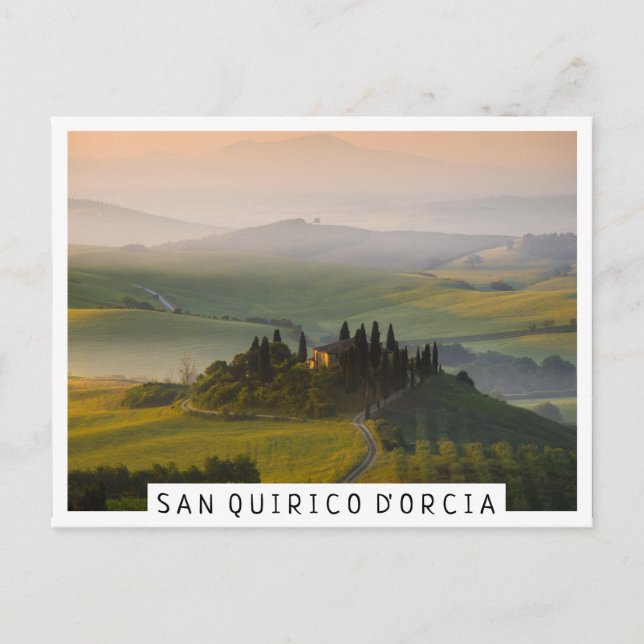 Cartão Postal Paisagem montanhosa da Toscana ao nascer do sol (Frente)