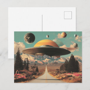 Cartão Postal Paisagem Surreal com Estrada, OVNI e Saturno