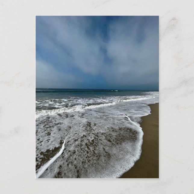 Cartão Postal Papais noeis Monica Beach no outono. (Frente)