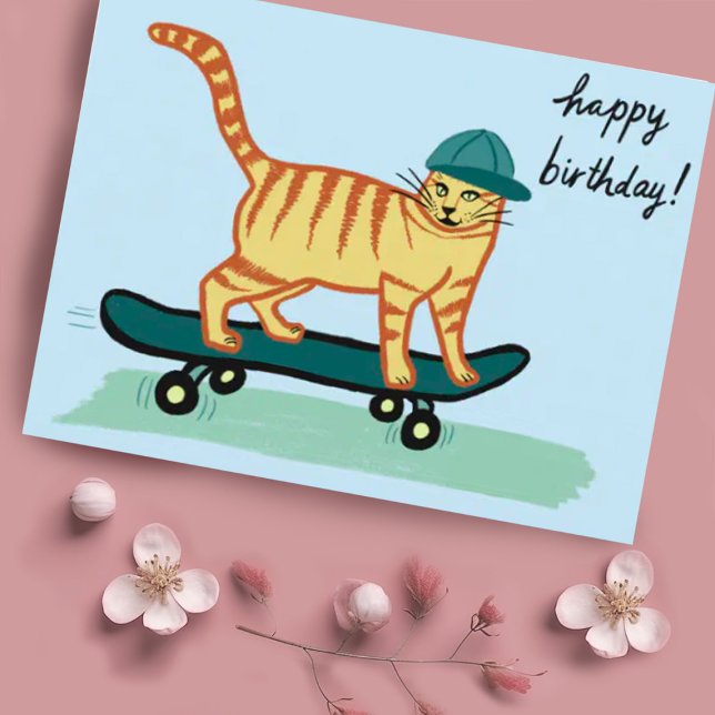 Cartão Postal PAPEL DE SkateBOY Gato FELIZ ANIVERSÁRIO (Cute skateboarding tabby cat drawing on this custom birthday postcard -add your own text)