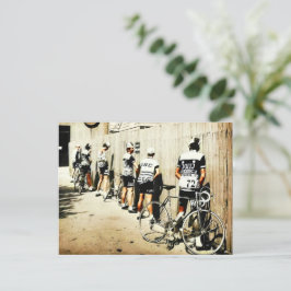 Cartão Postal Paragem de xixi de ciclistas do Tour de France vin