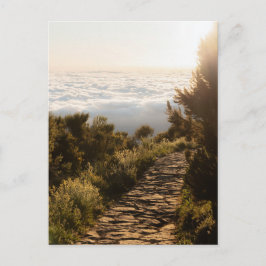 Cartão Postal Path above the clouds with golden sunrise, Madeira