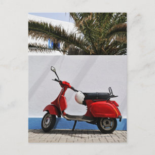 Cartão Postal Patinete de motor vermelho por parede, Stromboli I