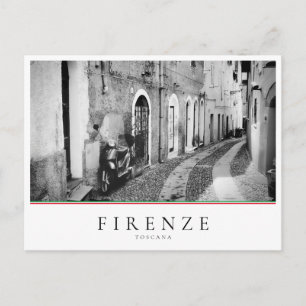 Cartão Postal Patinete numa rua em Itália a preto e branco