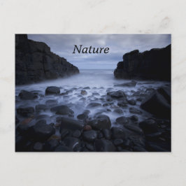 Cartão Postal Pebolhas e Rochas ao longo da costa oceânica Postc