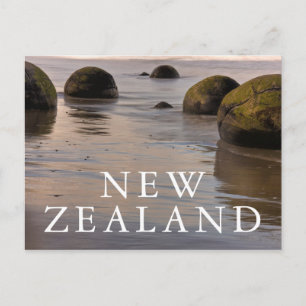 Cartão Postal Pedras de Moeraki na Praia