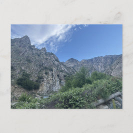 Cartão Postal Penhascos de Montanha Áspera Vegetação Verde Céu A