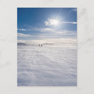 Cartão Postal People walking over snow, Iceland