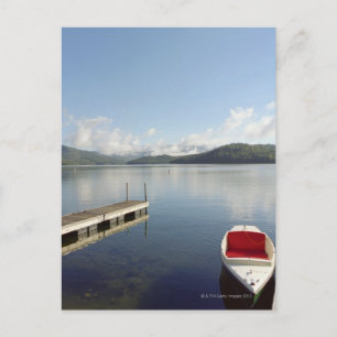 Cartão Postal Pequeno barco amarrado no cais do lago Plácido