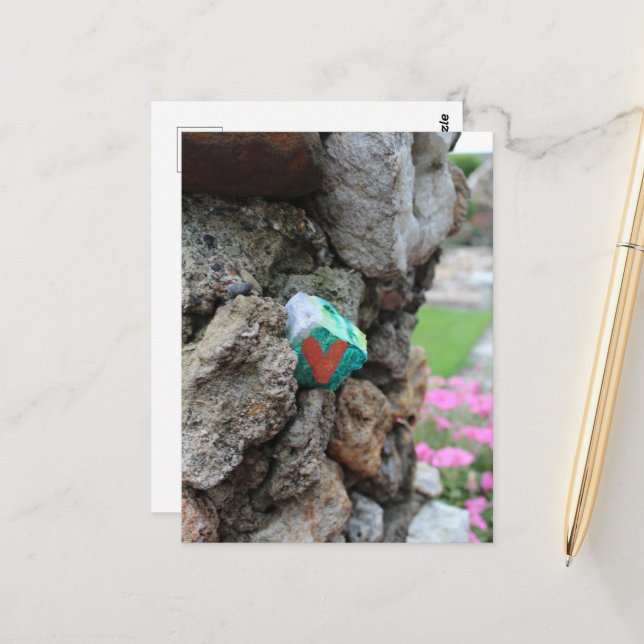 Cartão Postal Pequeno Coração Pintado em Rocha Escondido numa Pa (Frente/Verso In Situ)