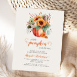 Cartão Postal Pequeno Pumpkin Girassol Chá de fraldas Floral<br><div class="desc">Este belo convite para o chá de fraldas apresenta uma abóbora aquarela que flui com flores e folhagem em queda, incluindo girassóis, acima das palavras "um pequeno abóbora está a caminho". A palavra "abóbora" encontra-se na escrita à mão em laranja queimado, decorada com curículos na imitação das vinhas de abóbora....</div>