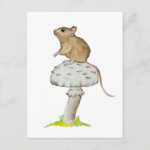 Cartão Postal Pequeno rato engraçado com uma aquarela de cogumel