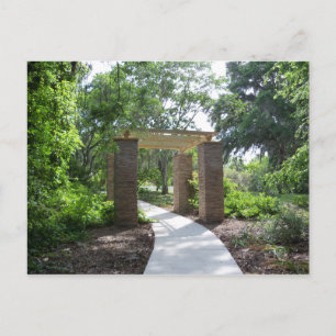 Cartão Postal Pergola de pedra e madeira em um parque