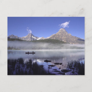 Cartão Postal Pescadores em canoa no Waterfowl Lake, Banff