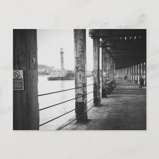 Cartão Postal Pescadores sob o cais de Whitby, Whitby, Yorks. (Frente)