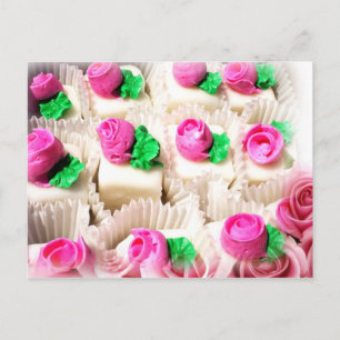 Cartão Postal Petit Fours com delicadas e cor-de-rosa