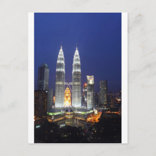 Cartão Postal Petronas Towers iluminadas à noite em Kuala Lumpu