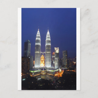 Cartão Postal Petronas Towers iluminadas à noite em Kuala Lumpur