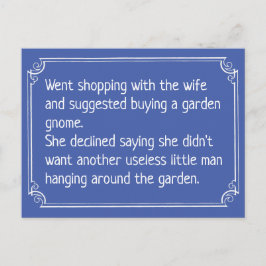Cartão Postal Piada de jardinagem engraçada. Gnomo de jardim