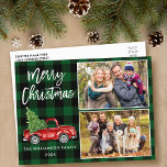 Cartão Postal Pincel Script Truck 2 Foto Xadrez Verde de Natal<br><div class="desc">Manuscrito em Pincel Moderno - Cartão-postal de Xadrez Verde com Vintage Red Truck com Árvore de Natal - Família Feliz de Natal 2</div>