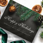 Cartão Postal Pine de Natal Cones | Saudação de Feriados Felizes<br><div class="desc">O logotipo da sua empresa pode ser adicionado aqui: http://www.zazzle.com/store/selectpartysupplies</div>