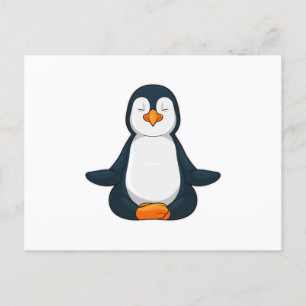 Cartão Postal Pinguim na Aptidão de Yoga na Posição Sentada