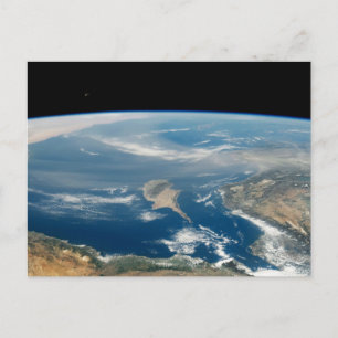 Cartão Postal Poeira Sobre O Mar Mediterrâneo E A Ilha De Chipre