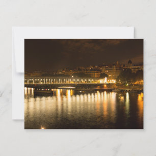 Cartão Postal Pont de Bir-Hakeim em Paris à noite