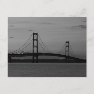 Cartão Postal Ponte Mackinac ao Crepúsculo Postcard em Preto e B