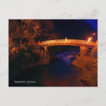 Ponte Sacra Vermelha acima de um Rio à Noite Japão