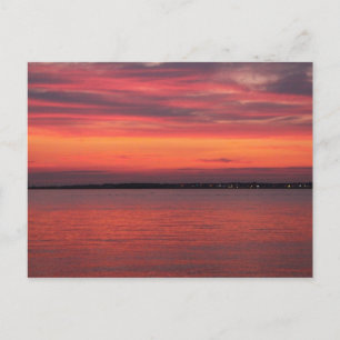 Cartão Postal Pôr do Sol Vermelho no Céu sobre a Baía