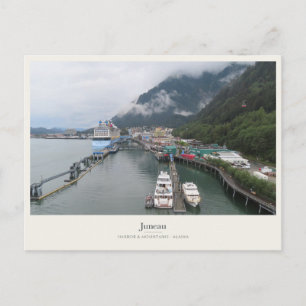 Cartão Postal Porto de Cruzeiros de Juneau e Montanhas envoltas