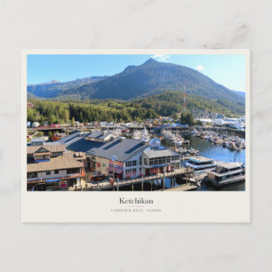 Cartão Postal Porto de Ketchikan e panorama montanhoso