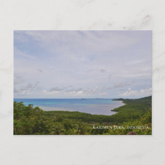 Cartão Postal Praia à Beira-Mar com Céu Limpo e Oceano Azul