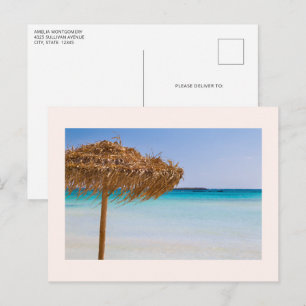 Cartão Postal Praia Tropical Cênica com Guarda-Sol de Palha