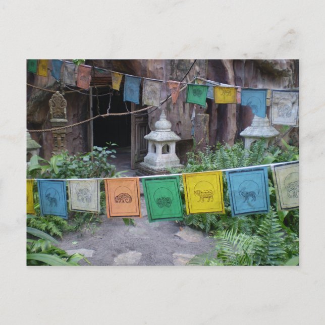 Cartão Postal Prayer flags at temple (Frente)