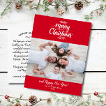 Cartão Postal Preto indicado por letras da foto de família do<br><div class="desc">Espalhe o elogio do feriado com este cartão moderno que caracteriza sua foto horizontal, Feliz Natal em uma tipografia mão-indicada por letras do roteiro, acentos botânicos do sprig, ajuste-o toda contra um fundo do vermelho do Natal. O espaço de características da parte traseira para um espaço datilografado da nota ou...</div>