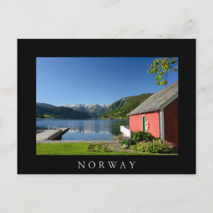 Cartão postal preto norueguês para o fiorde e o 