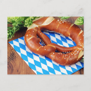 Cartão Postal Pretzel with bavarian napkin. Oktoberfest