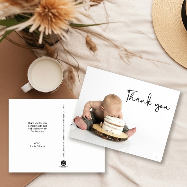 Cartão Postal Primeiro aniversario de um bebê fotógrafo bonito O (smash cake photo baby first birthday thank you postcard)