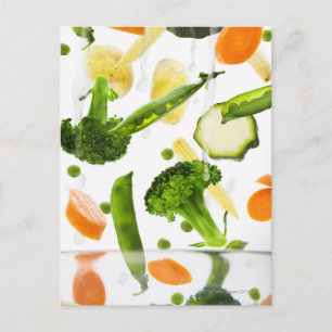 Cartão Postal Produtos hortícolas frescos com água caindo numa t