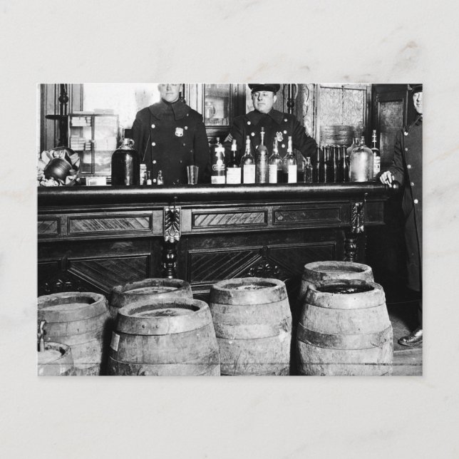 Cartão Postal Proibição - Bootlegger de Raid Policial Falante -  (Frente)